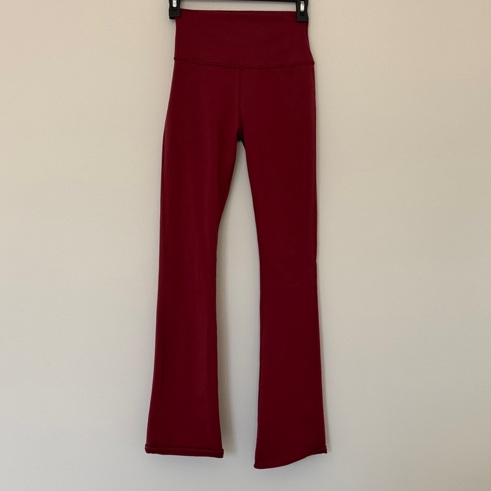 Alo Airbrush High Waist Bootcut Flare Legging in Cranberry - XS